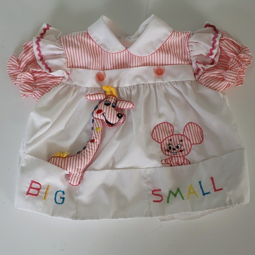 THE DETAILS! Adorable Vintage Dress with Animals